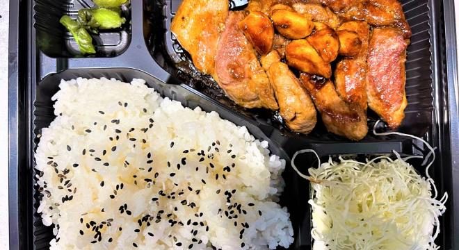 とんてき弁当。その他各種お持ち帰りできます