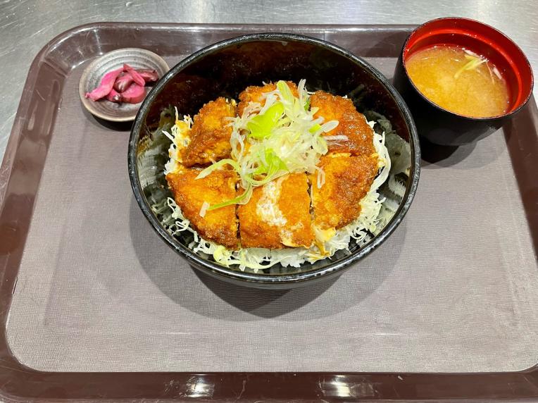 ぶたの大地の味噌カツ丼！