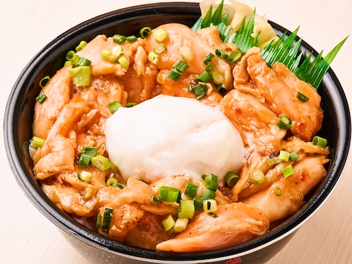 サーモンユッケ丼