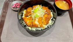 ぶたの大地の味噌カツ丼！